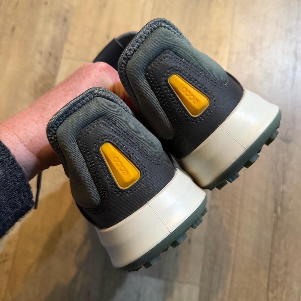ECCO Men's Core Mesh Golf Shoes | Magnet/Frosty Green - Picture 7 of 10